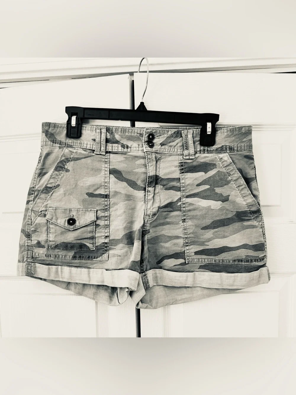 Camo shorts like new